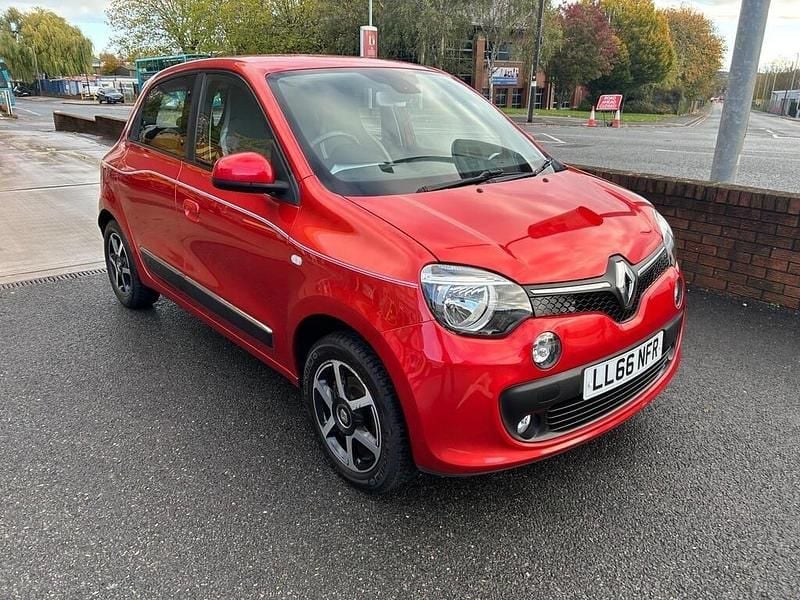 Red Used 2016 Renault Twingo Dynamique Hatchback | £4,795 (Fair price) - Image 1/4