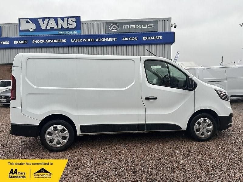 Used Renault Trafic Business 130 HP (95 kW) 2023 Glacier white