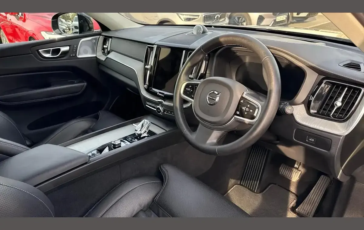 Used Volvo XC60 Ultra 247 HP (181 kW) 2025 Black SUV
