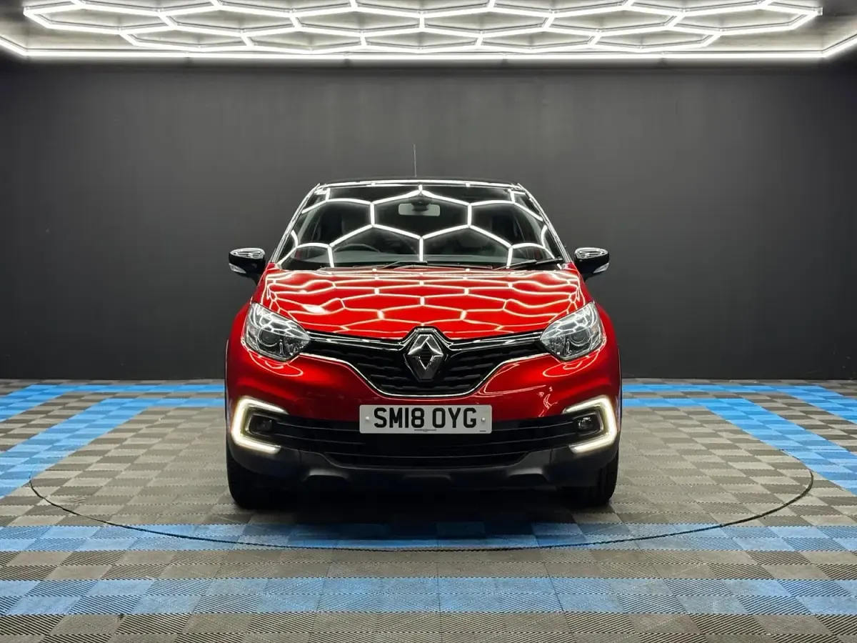 Used Renault Captur Iconic 90 HP (66 kW) 2018 Red/black SUV
