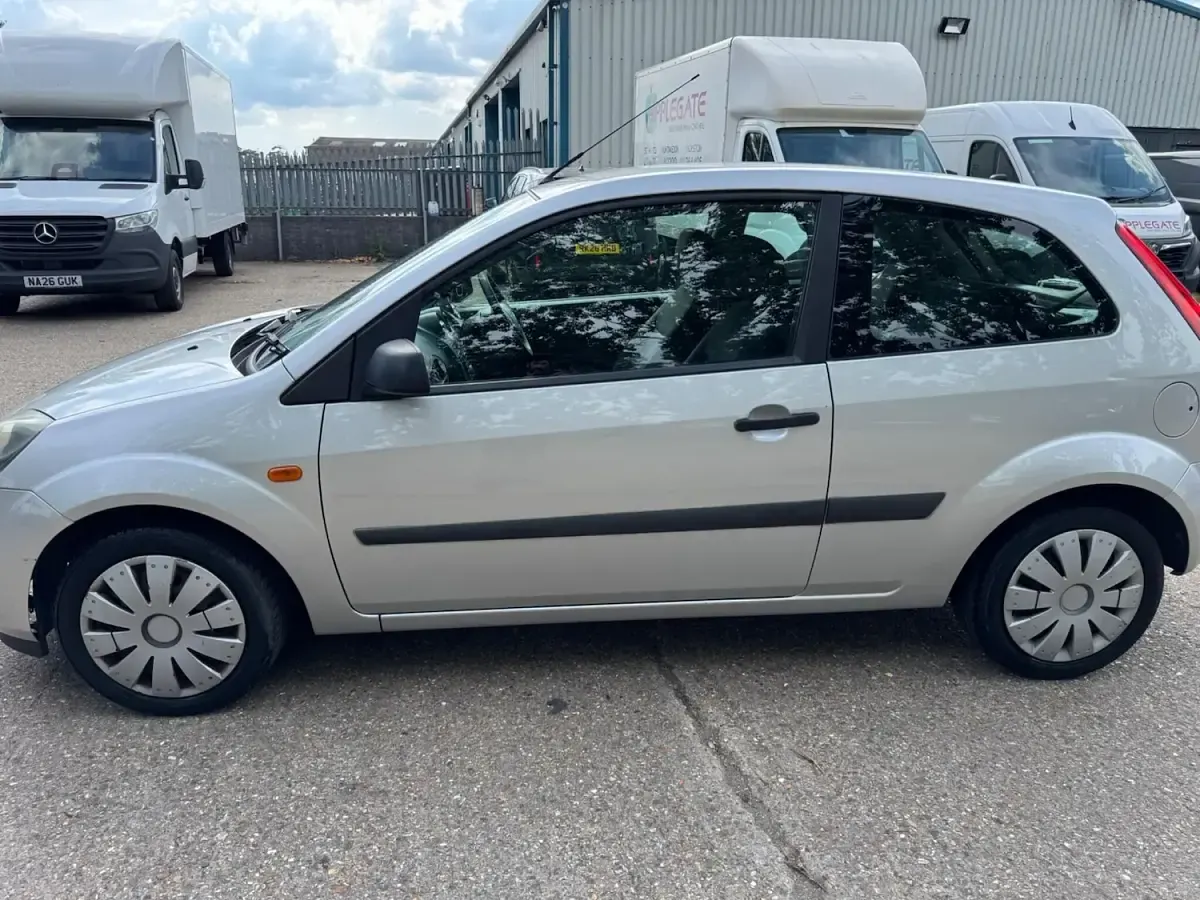 Used Ford Fiesta Style 75 HP (55 kW) 2007 Silver Hatchback