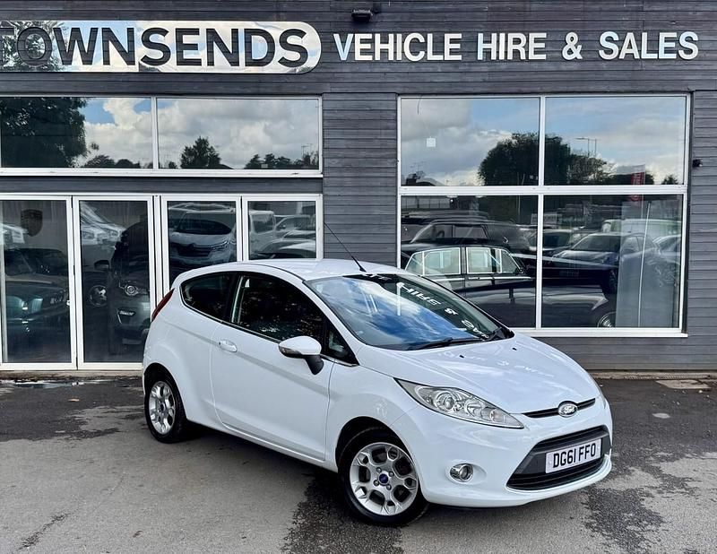 Used Ford Fiesta Zetec 82 HP (60 kW) 2011 White Hatchback