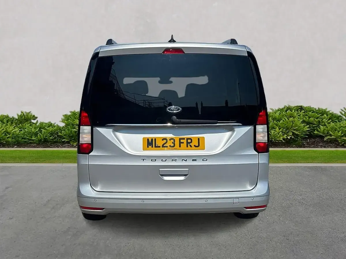 Used Ford Grand Tourneo Connect Titanium 114 HP (83 kW) 2023 Silver MPV