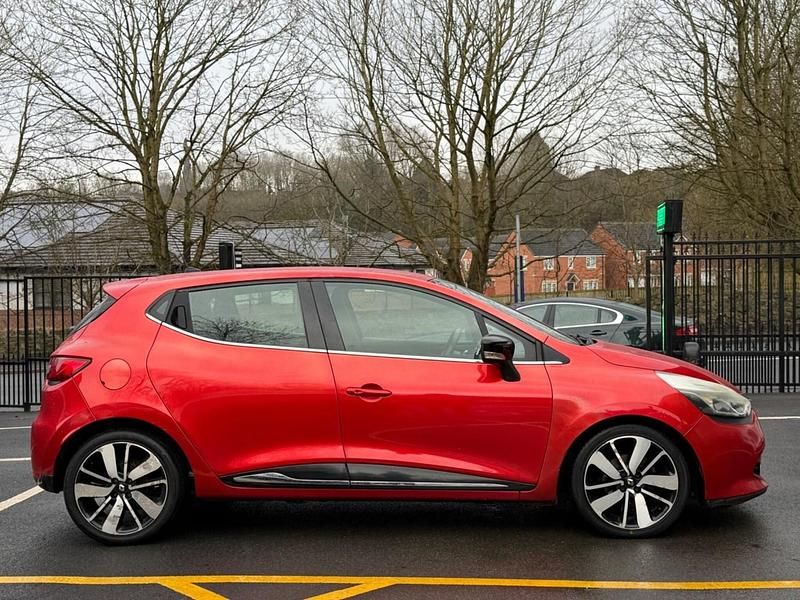 Used Renault Clio IV Dynamique 2014 Red Hatchback