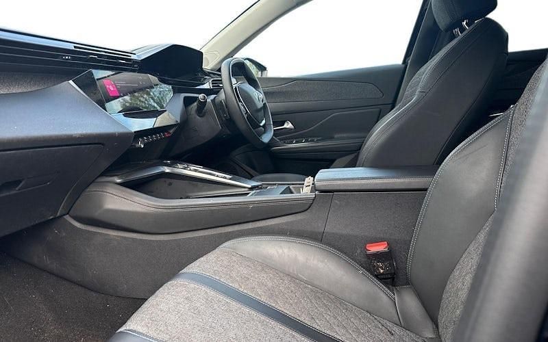 Second-hand Peugeot 408 Allure Premium 131 CP (96 kW) 2023 Negru SUV