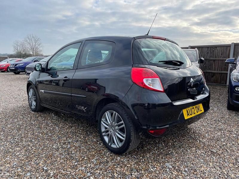 Used Renault Clio IV Dynamique 75 HP (55 kW) 2012 Black Hatchback