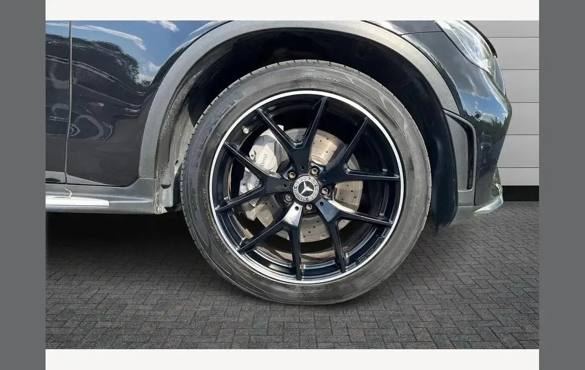 Used Mercedes GLC220 AMG Line Premium 191 HP (140 kW) 2021 Black SUV