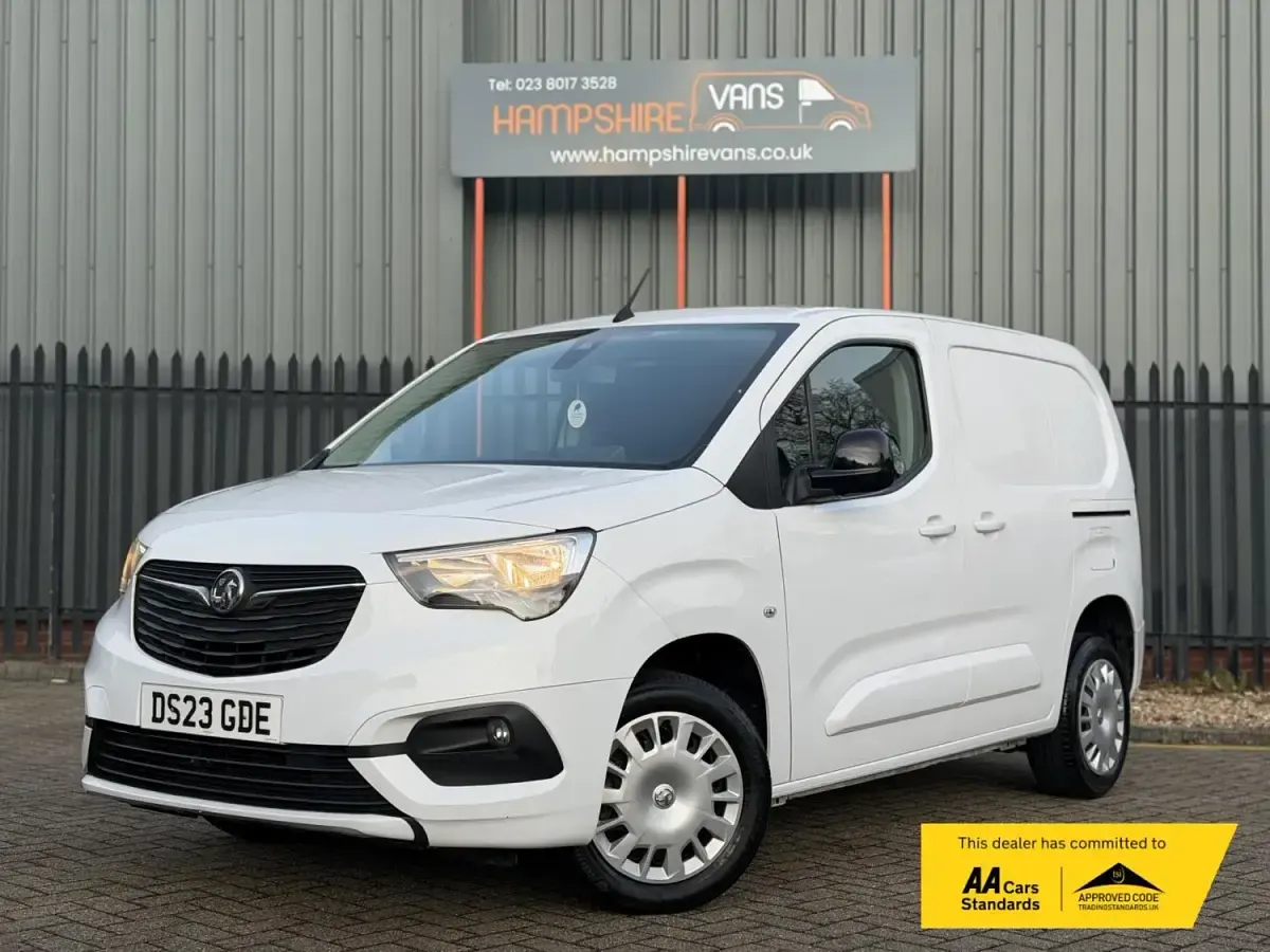 Second-hand Vauxhall Combo S 100 CP (73 kW) 2023 Alb Van