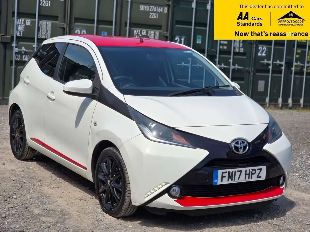 Used Toyota Aygo x-press 68 HP (50 kW) 2017 White Hatchback