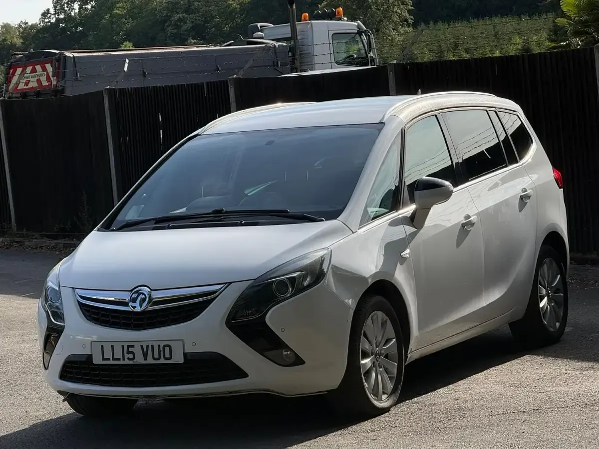 Used Vauxhall Zafira 170 HP (125 kW) 2015 White MPV