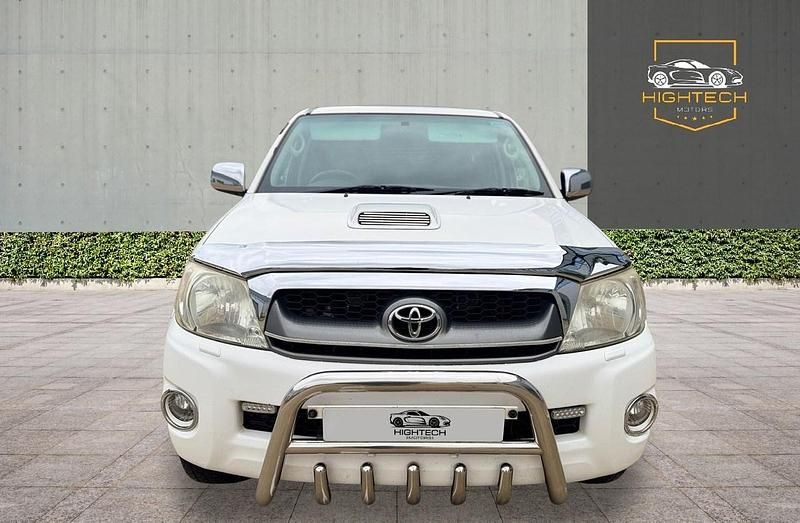 Used Toyota HiLux 2011 White Pickup