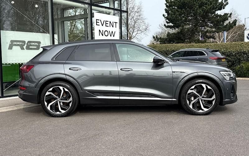 Second-hand Audi e-tron Black Edition 230 kW (313 CP) 2021 Gri SUV