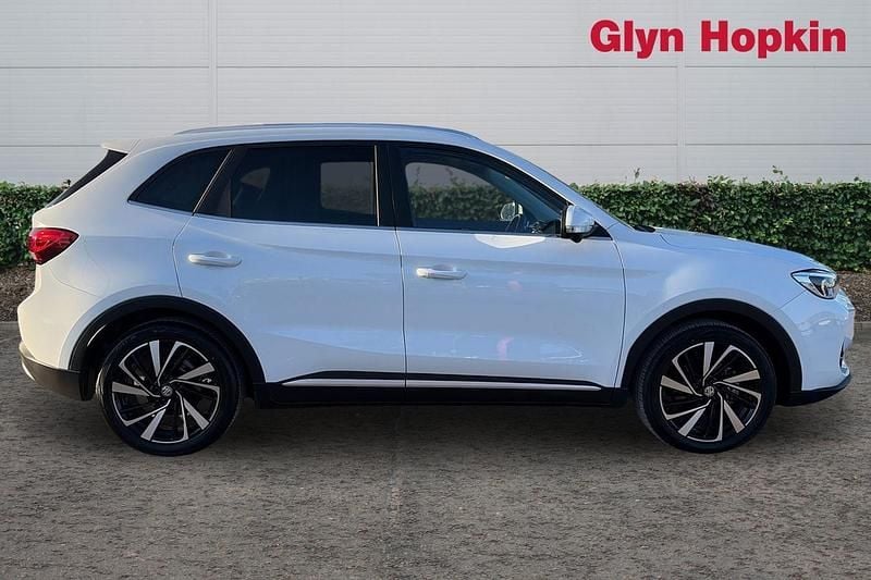 Used MG ZS Trophy 2025 White Hatchback