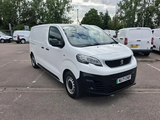 Used Peugeot e-Expert 100 kW (136 HP) 2021 Pink Van