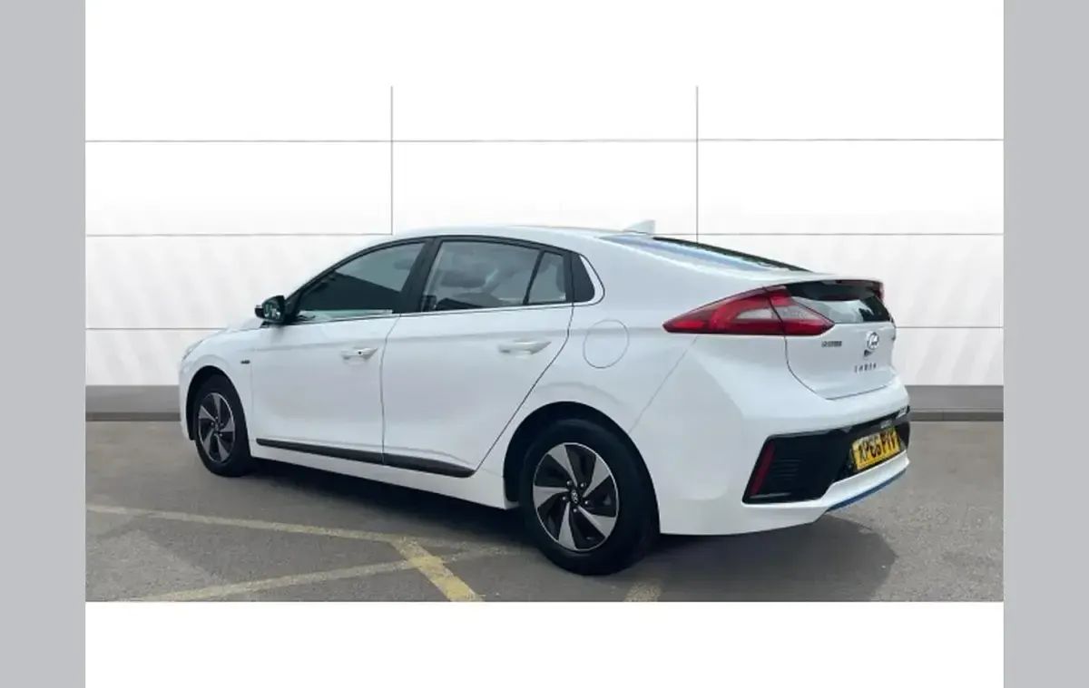 Used Hyundai Ioniq Premium 141 HP (103 kW) 2016 White Hatchback