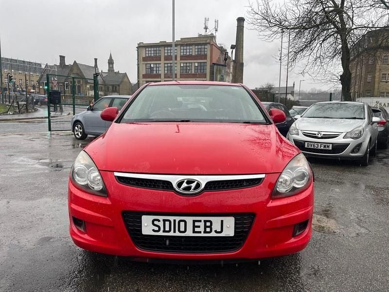 Used Hyundai i30 Classic 109 HP (80 kW) 2010 Red Hatchback