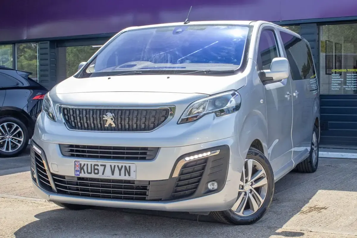 Used Peugeot Traveller Allure 180 HP (132 kW) 2017 Silver MPV