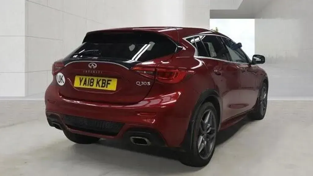 Used Infiniti Q30 Sport Tech 156 HP (114 kW) 2018 Red Hatchback