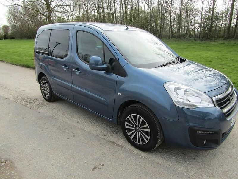 Used Peugeot Partner Active 75 HP (55 kW) 2019 Blue MPV