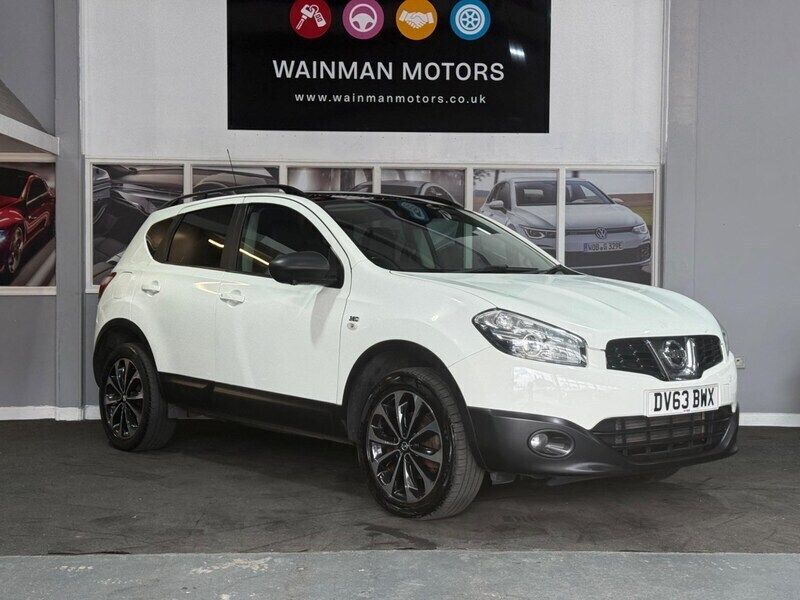 White Used 2013 Nissan Qashqai 360º SUV | £4,099 (Fair price) - Image 1/4