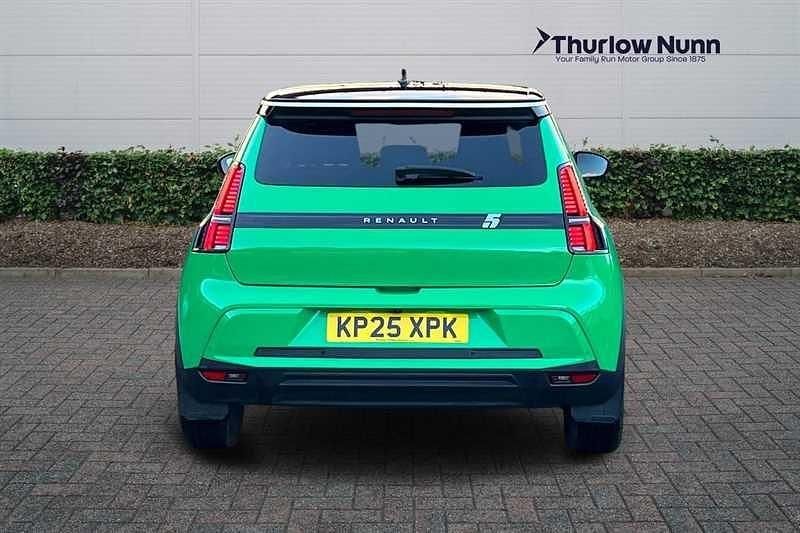 Used Renault 5 E-Tech Komfort 110 kW (150 HP) 2025 Green/black Hatchback