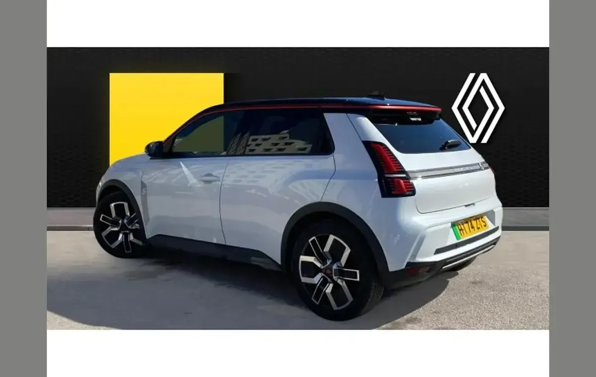 Usado Renault R5 Komfort 110 kW (150 HP) 2024 Other Citadino