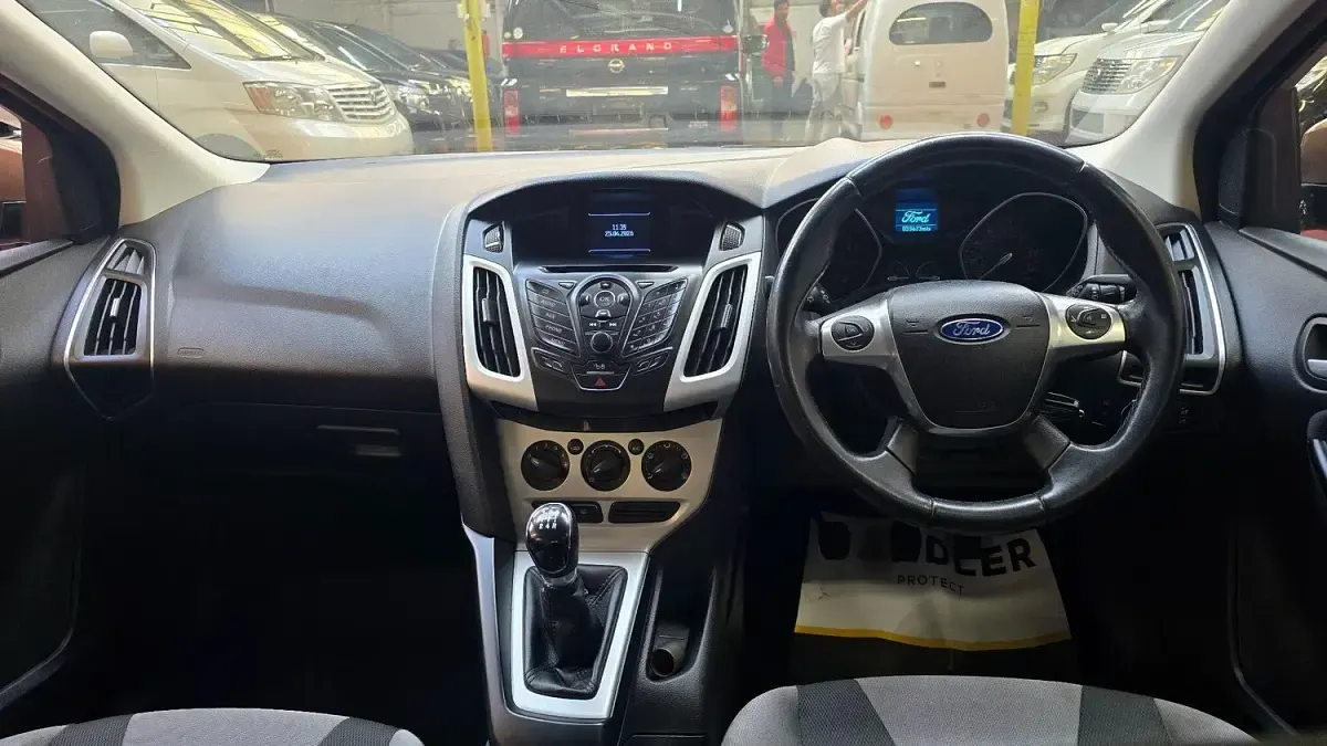 Used Ford Focus Zetec 2013 Brown Hatchback