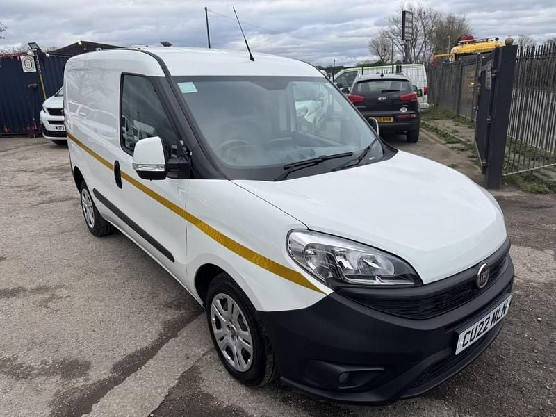 Used Fiat Doblò 90 HP (66 kW) 2022 White MPV