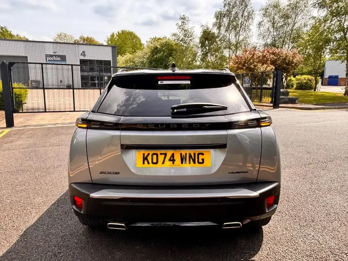 Używany Peugeot 2008 GT 134 KM (98 kW) 2025 Szary SUV