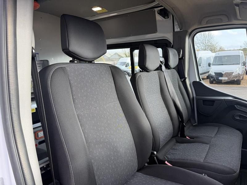 Used Vauxhall Movano 130 HP (95 kW) 2019 White MPV