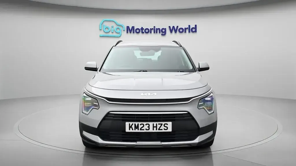 Używany Kia Niro 139 KM (102 kW) 2023 Szary SUV