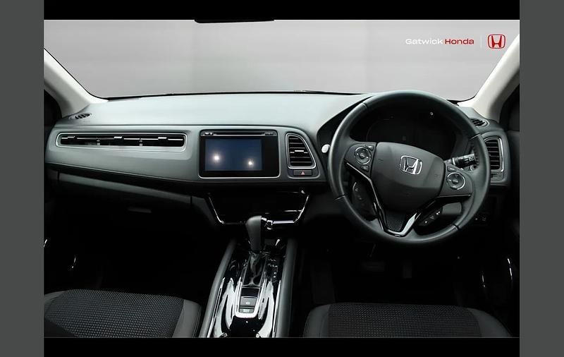 Used Honda HR-V SE 182 HP (133 kW) 2019 Shining grey SUV