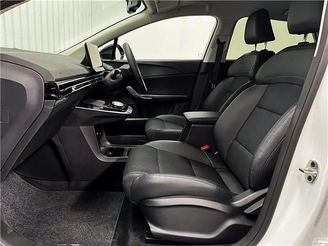 New MG MG4 EV Trophy 180 kW (245 HP) 2025 White Hatchback