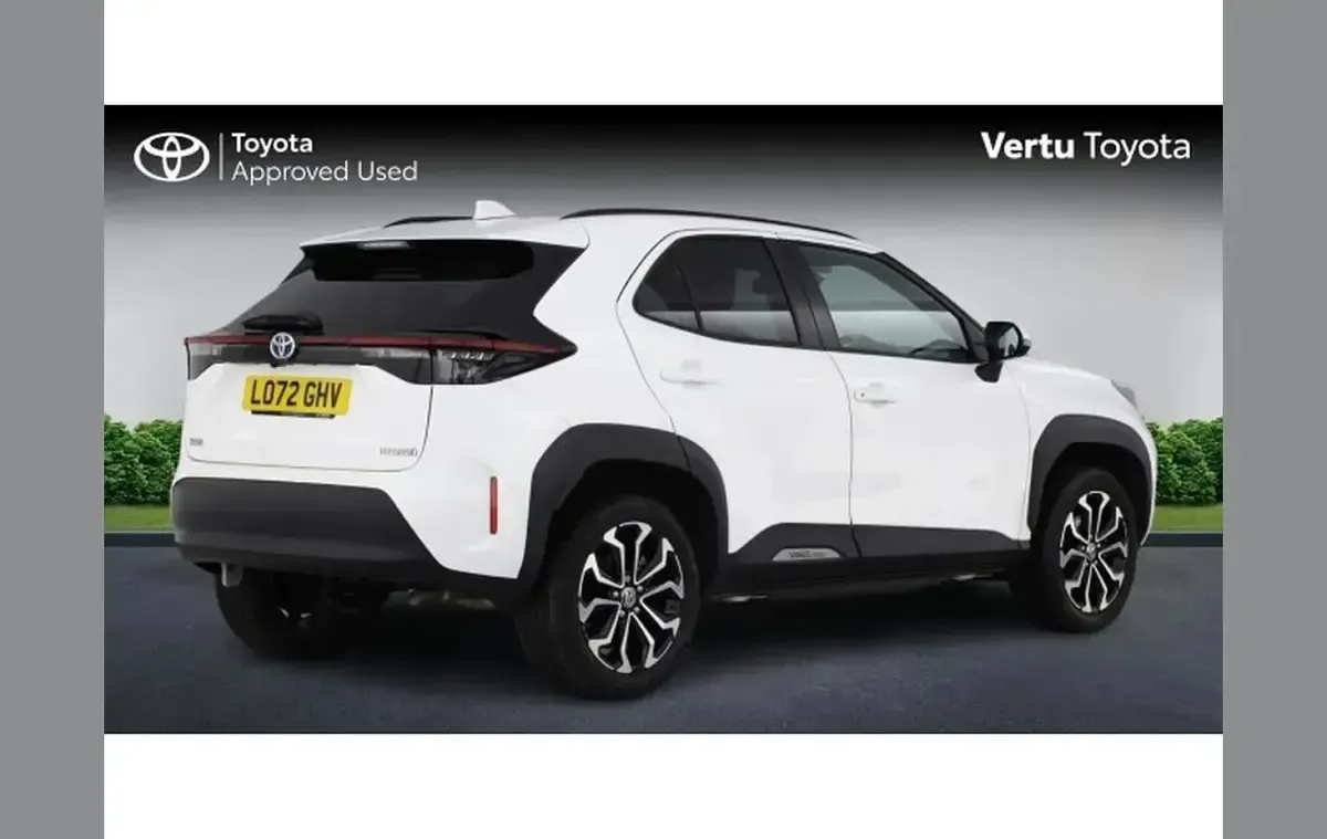 Used Toyota Yaris Cross Design 113 HP (83 kW) 2022 White SUV