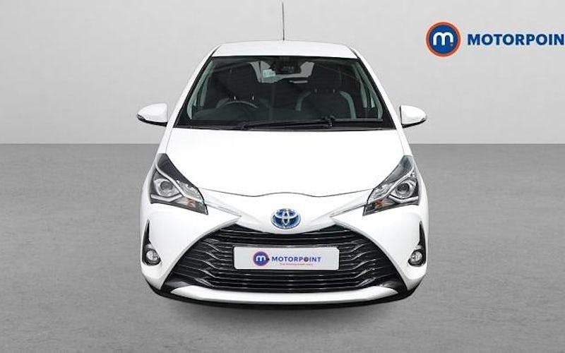 Used Toyota Yaris Hybrid 101 HP (74 kW) 2020 White Hatchback