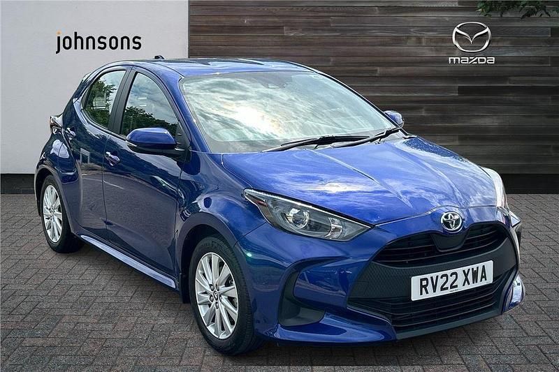 Blue Used 2022 Toyota Yaris Hybrid Hatchback | £15,750 (Good price) - Image 1/4