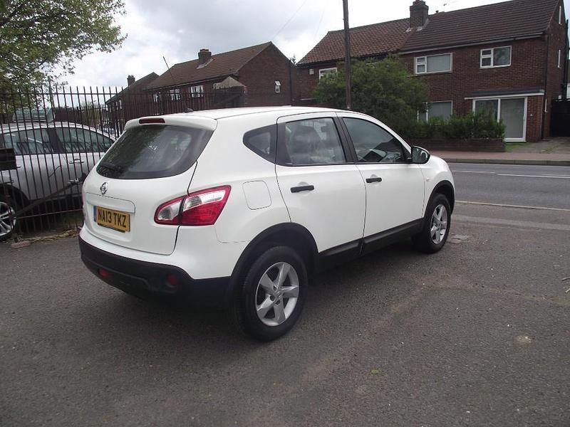 Used Nissan Qashqai Visia 113 HP (83 kW) 2013 White SUV