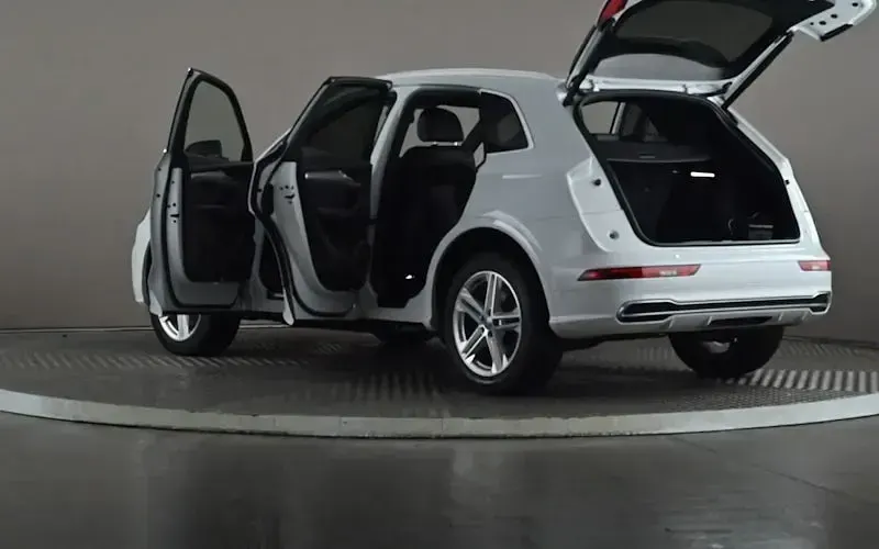 Used Audi Q5 S-Line 190 HP (139 kW) 2019 White SUV
