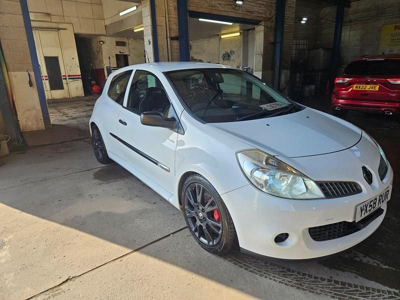 Used Renault Clio II 197 HP (144 kW) 2008 White Hatchback