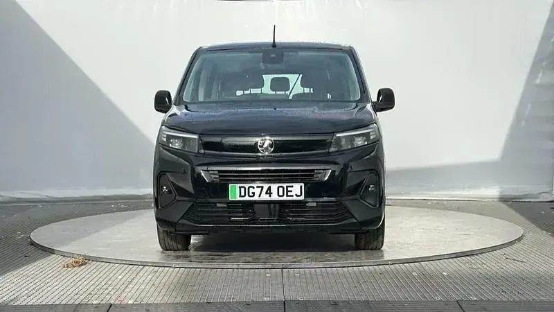 Używany Vauxhall Combo Design Edition 100 kW (136 KM) 2024 Czarny Minivan