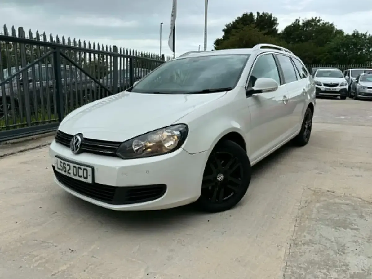 Used VW Golf VII SE 105 HP (77 kW) 2012 White Estate