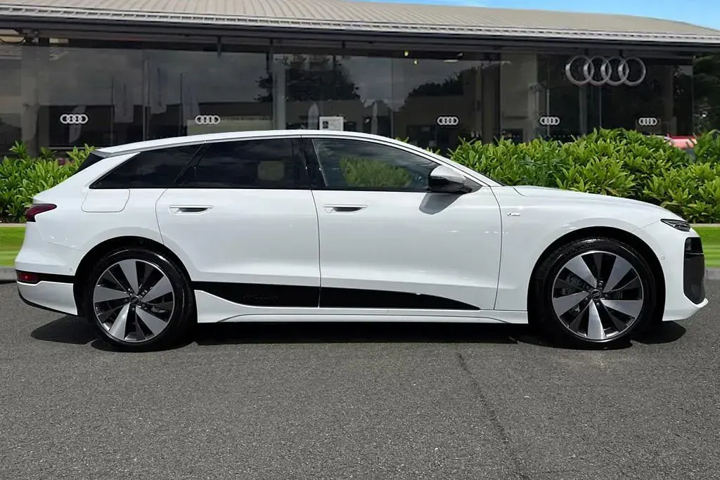 New Audi A6 e-tron S-Line 269 kW (367 HP) 2025 White Estate