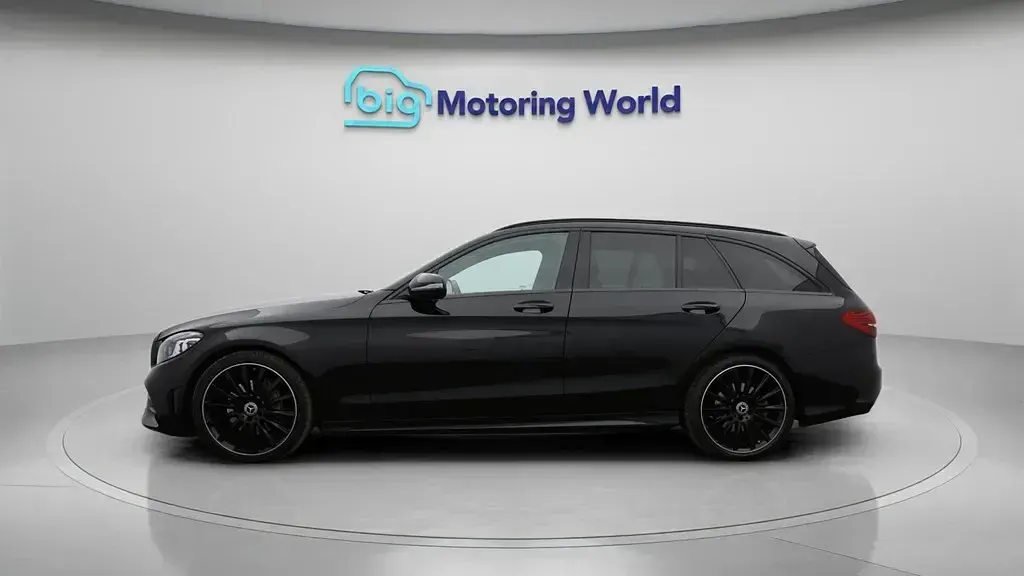 Usado Mercedes C200 AMG line 198 HP (145 kW) 2021 Preto Carrinha
