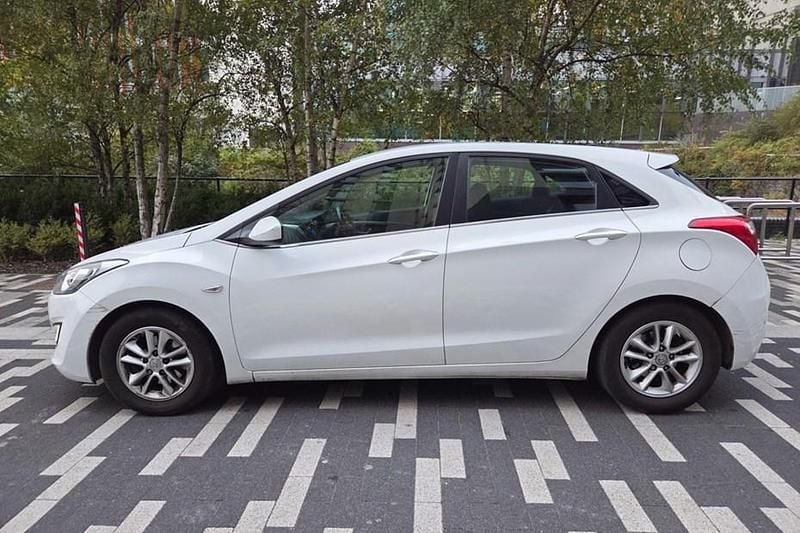 White Used 2015 Hyundai i30 SE Hatchback | £2,100 (Good price) - Image 1/1