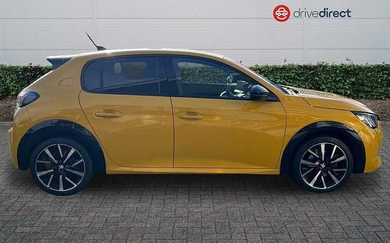 Used Peugeot 208 Premium 131 HP (96 kW) 2022 Yellow Hatchback