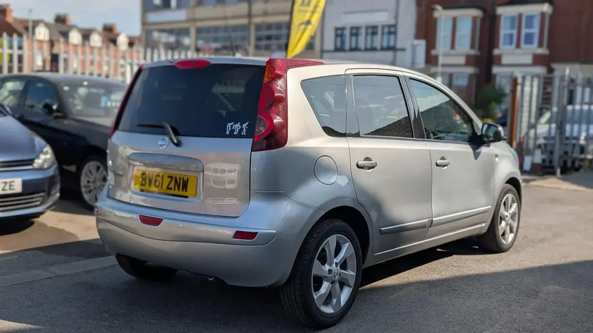 Used Nissan Note N-TEC 110 HP (80 kW) 2011 Silver Hatchback