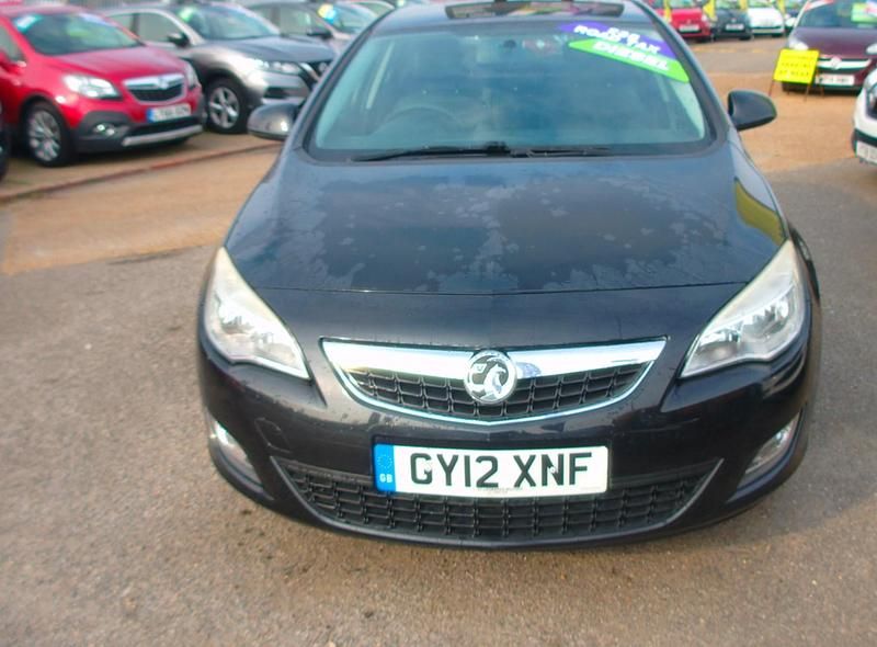 Second-hand Vauxhall Astra Active 110 CP (80 kW) 2012 Negru Hatchback