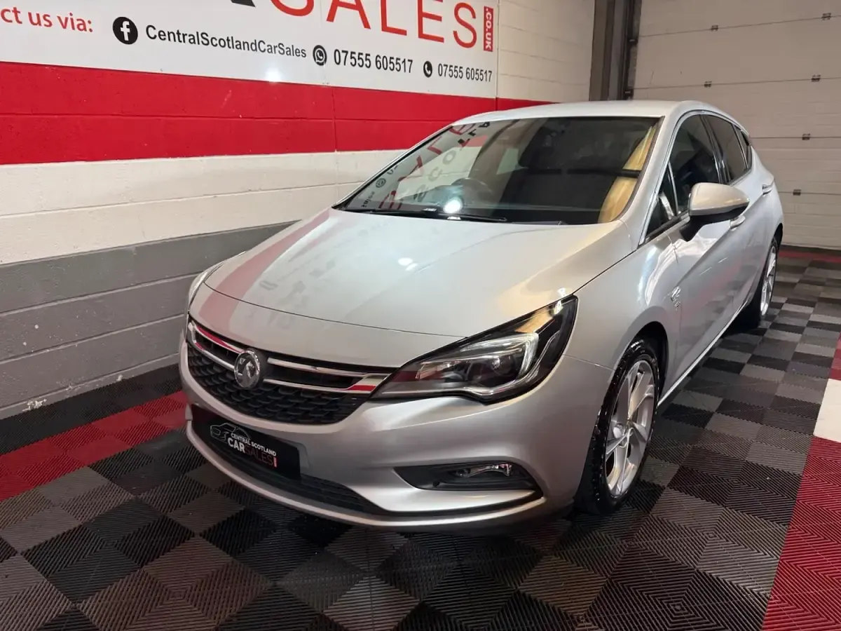 Used Vauxhall Astra SRi 150 HP (110 kW) 2018 Silver Hatchback