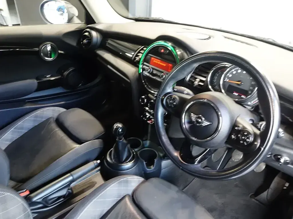 Używany Mini Cooper D Hatch 116 KM (85 kW) 2018 Zielony Hatchback