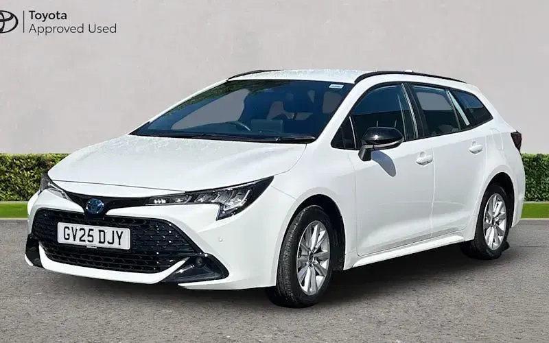 Used Toyota Corolla 140 HP (102 kW) 2025 White Estate